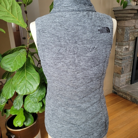 The North  Face  Pseudio  Vest - Picture 7 of 16